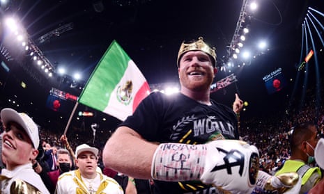 Saúl 'Canelo' Álvarez knocks out Plant to become first undisputed super-middleweight  champion