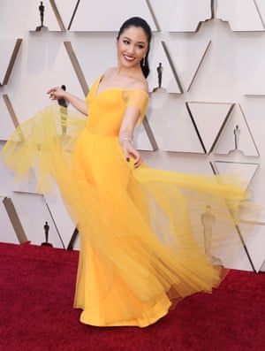Long yellow dress? Tick. Tulle? Tick. Crazy Rich Asians star Constance Wu checked off trends on the red carpet wearing custom Versace and channeling Beauty and the Beast's Bell, while sparking comparisons to Michelle Williams' yellow Vera Wang gown from 2006 Academy Awards.
