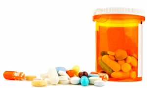 Töltse palackot különböző tablettákkal