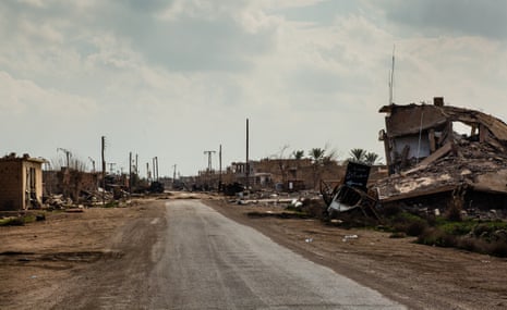 Destroyed building on the outskirts of Baghouz,10 February 2019.