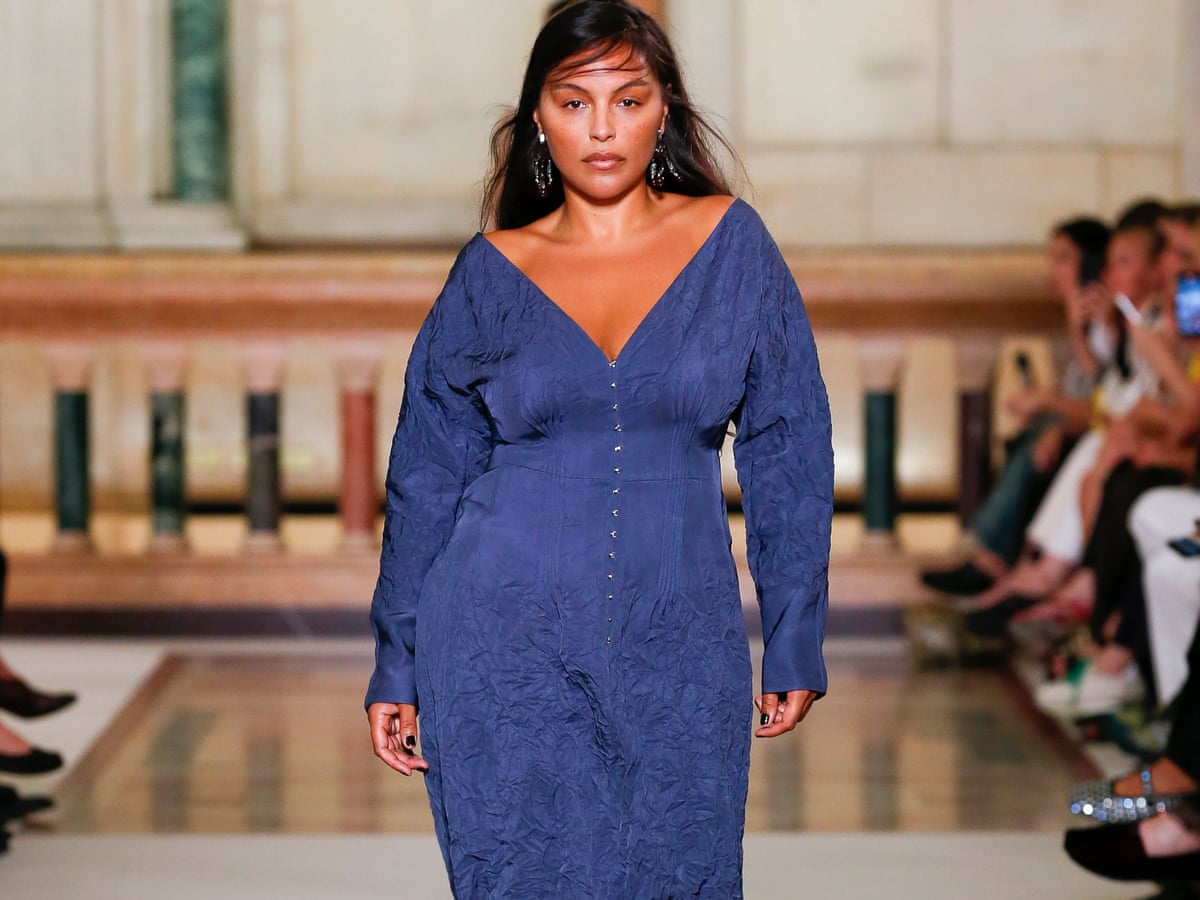 A 360 turn': concern as fashion shows feature fewer plus-size models | Models | The Guardian A 360 turn': concern as fashion shows feature fewer plus-size models | Models | The Guardian