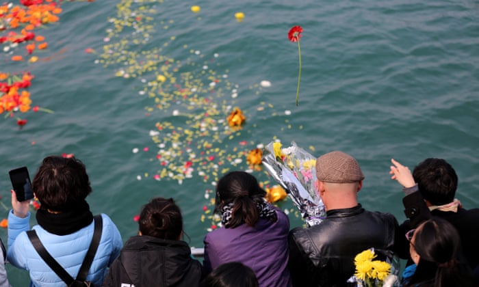 Ashes to ocean: sea burials become China's solution to crowded cemeteries | China | The Guardian