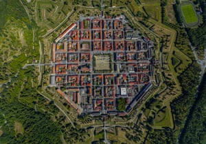 Aerial image of an octagonal fortress city