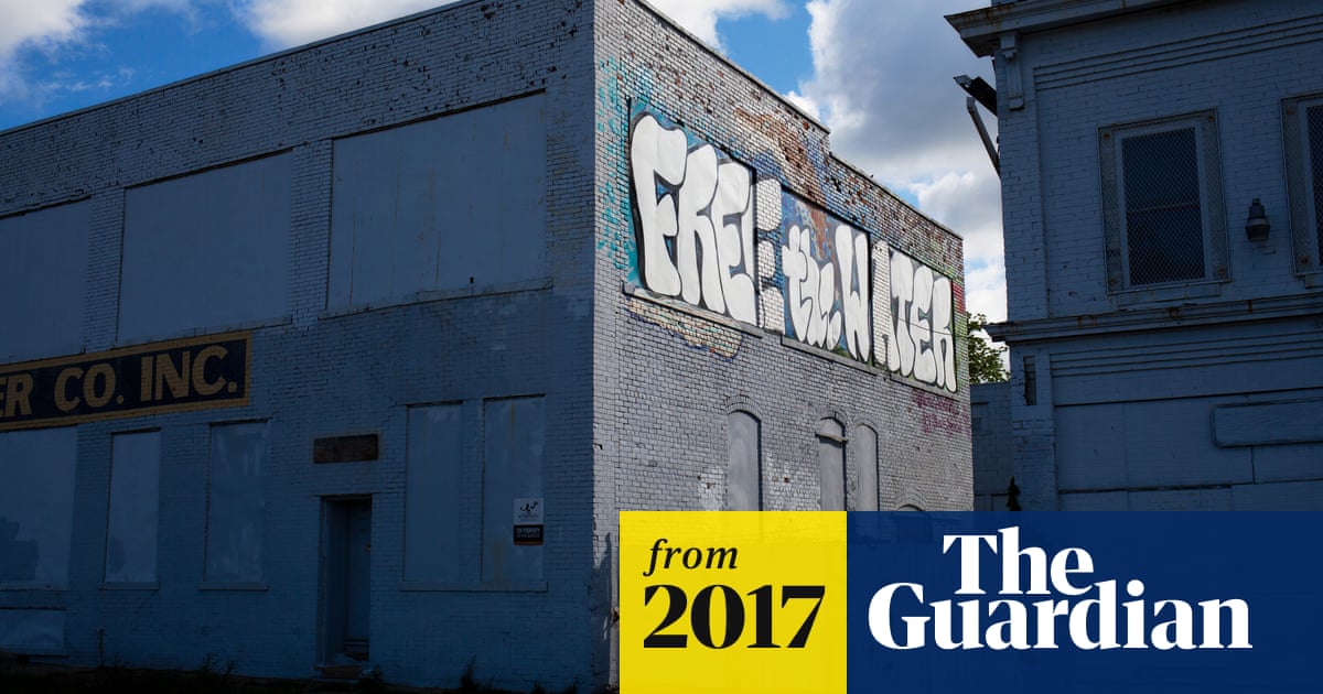 Nestle Pays 200 A Year To Bottle Water Near Flint Where Water Is Undrinkable Us News The Guardian
