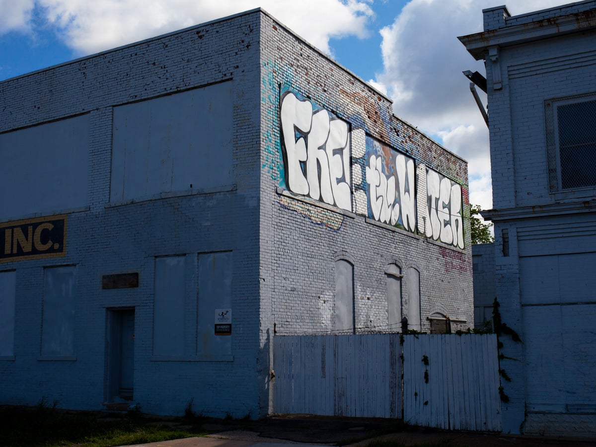 Nestle Pays 0 A Year To Bottle Water Near Flint Where Water Is Undrinkable Michigan The Guardian Nestle Pays 0 A Year To Bottle Water Near Flint Where Water Is Undrinkable Michigan The Guardian