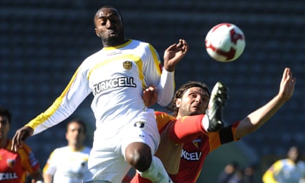Darius Vassel in action against Aydin Toscali of Kayserispor.