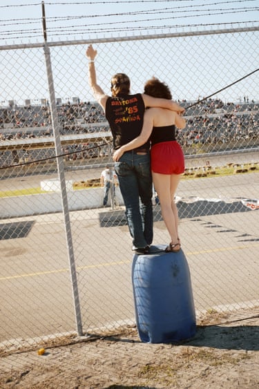 RACERS PIT CREWS FANS