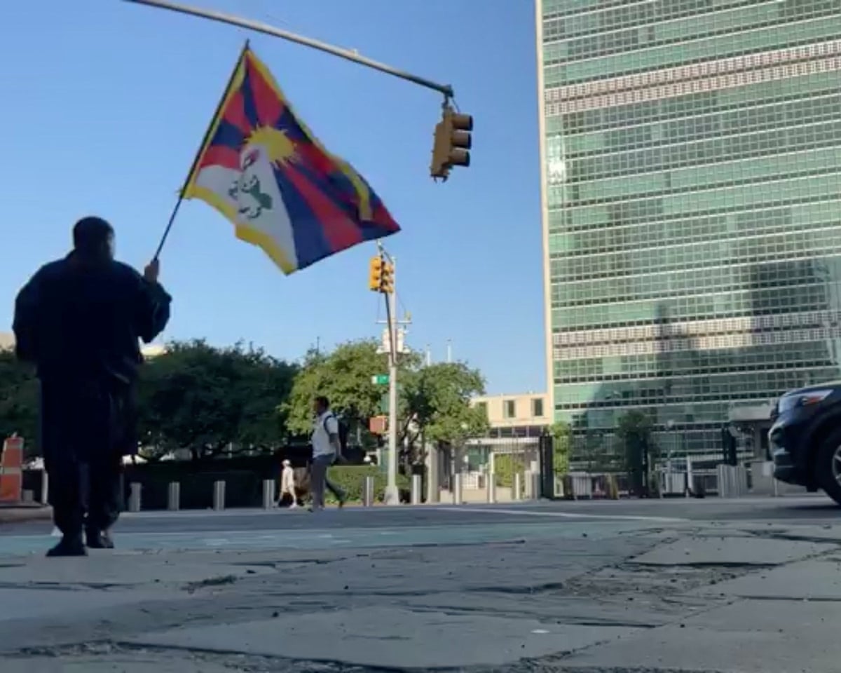 Tibetan man dies after setting himself on fire outside UN in New York, activists say | Tibet | The Guardian