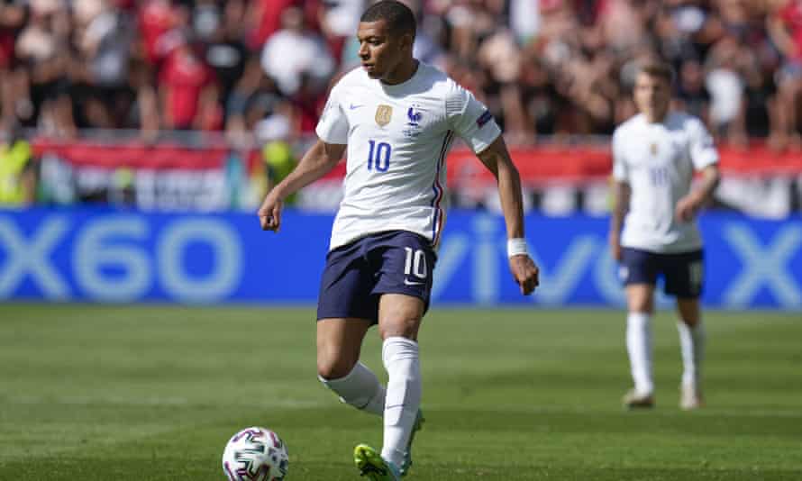 O francês Kylian Mbappe ainda não pontuou na Euro 2020, mas produziu lampejos de brilhantismo.