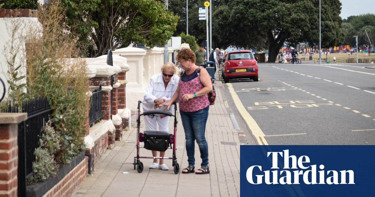 Calls to end ‘persecution’ of carers over UK benefits rule breaches | Carers
