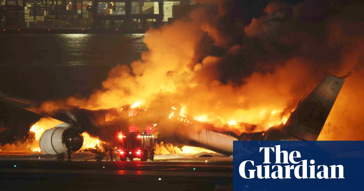 Евакуацията на самолет на Japan Airlines беше оценена като успешна