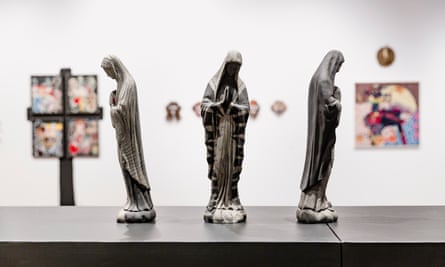 Les figurines de la Vierge noire de Dickens.