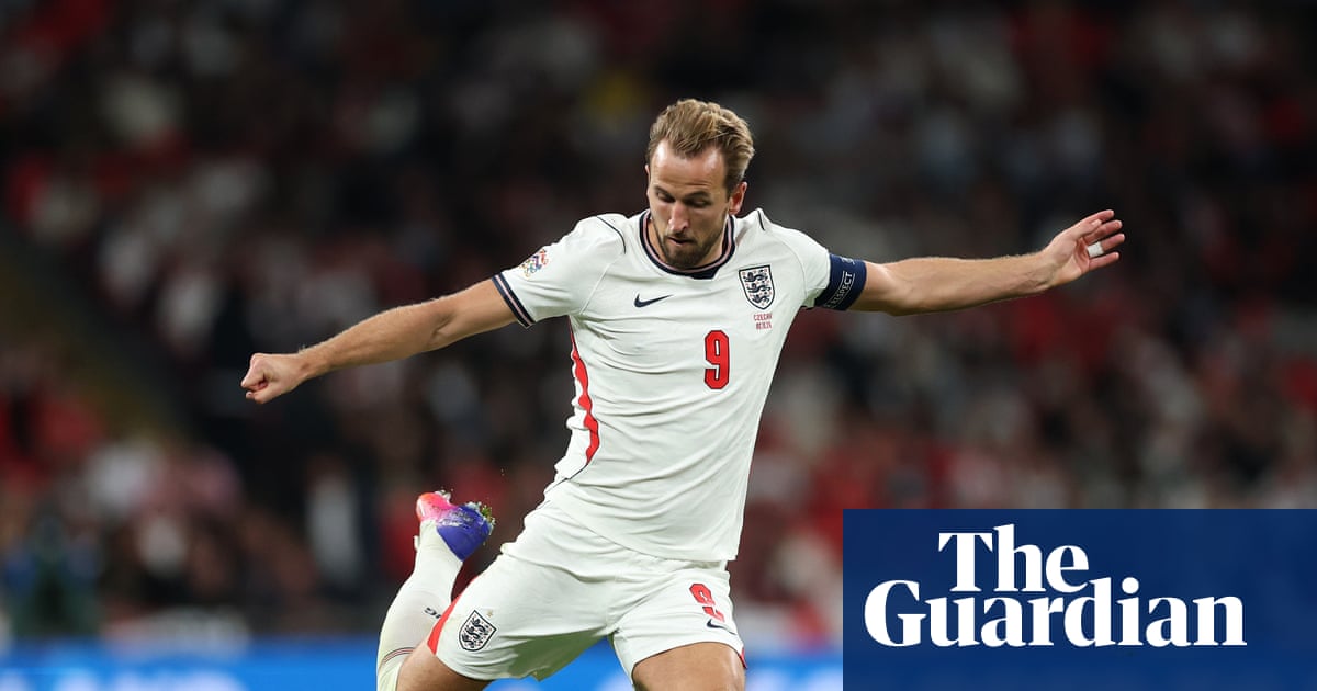 Kane makes more England history and Ronaldo claps back | Football Weekly video