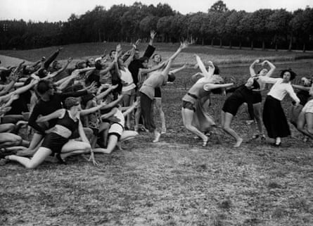 An outdoor choreography rehearsal for Tannhäuser in 1930.