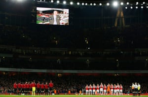dozen premier league week arsenal applause emirates howe bournemouth kick tribute minute pay players don before