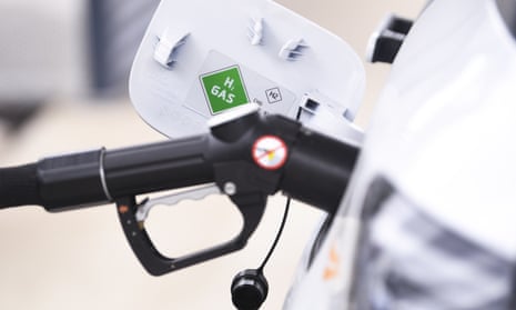 Hydrogen as alternative fuel for cars