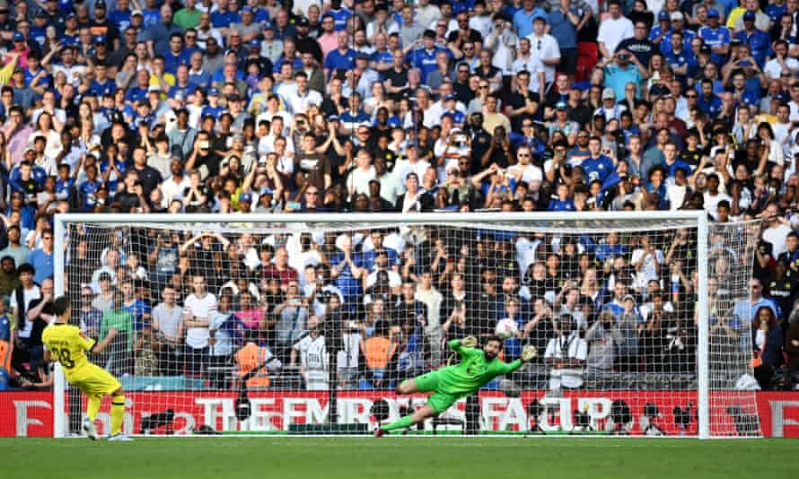 Klopp’s science and rigour paves way for Liverpool to win a game of inches | Liverpool 1 César Azpilicueta sends his penalty against the post.