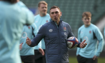 England defence coach Kevin Sinfield talks to the squad