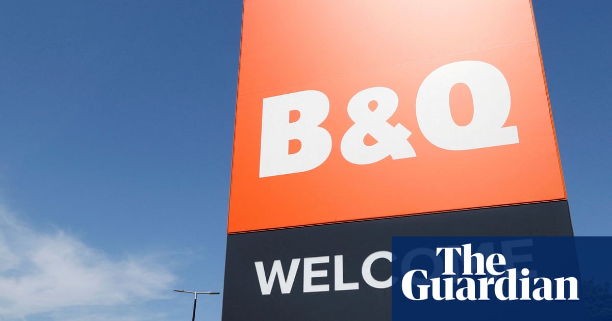 UK retail shares fall amid fears of squeeze in consumer spending