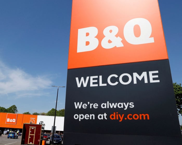 UK retail shares fall amid fears of squeeze in consumer spending