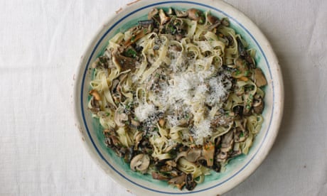 Rachel Roddy S Recipe For Braised Chickpeas Inspired By Patience Gray Food The Guardian Rachel Roddy S Recipe For Braised Chickpeas Inspired By Patience Gray Food The Guardian