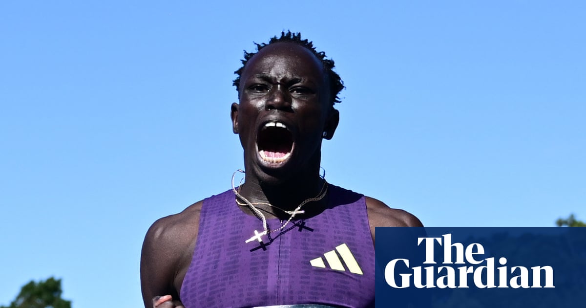 Gout Gout smashes 20-second barrier to set new 200m national record at Australian championships