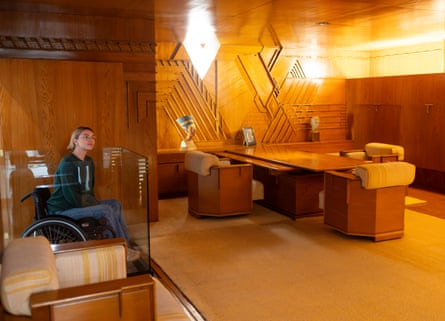 Big desk in wood-pannelled room