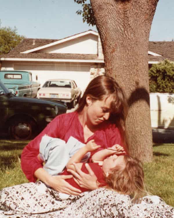 Lisa met haar moeder, Chrisann Brennan, in Saratoga, 1981