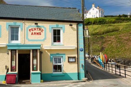 Pentre Arms Public House on seafront. Wales, Ceredigion, Llangrannog,