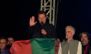 Imran Khan delivers a speech to Pakistan Tehreek-e-Insaf party supporters in Peshawar on 13 April