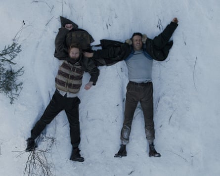Kenneth Branagh and Ryan Reynolds in Mayday.