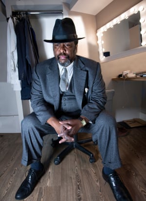 "Χτύπα πριν μπεις"- Ο διάσημος θεατρικός φωτογράφος Σ.Ανάντ "συλλαμβάνει" γνωστούς ηθοποιούς στα καμαρίνια... 24 Wendell Pierce, Death of a Salesman, Piccadilly theatre, London, 2019