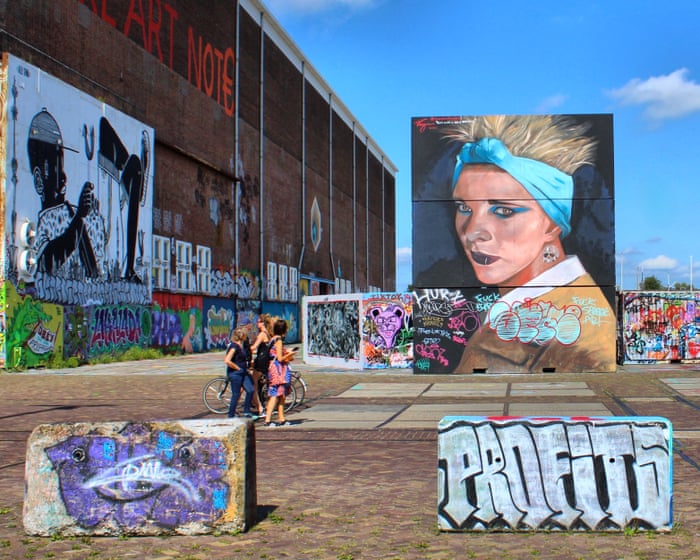 Street art and a Cuban cab – readers’ best photographs