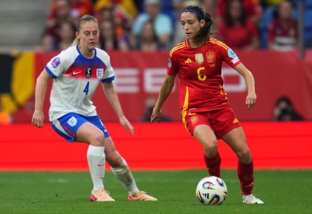 Keira Walsh of England and Aitana Bonmatí of Spain