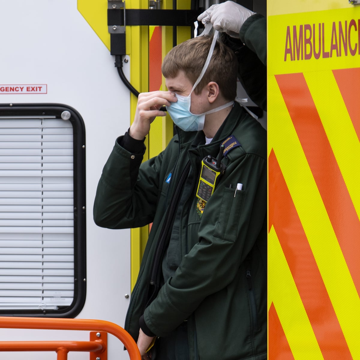 Who Considers Changing Guidance On Wearing Face Masks Coronavirus Outbreak The Guardian