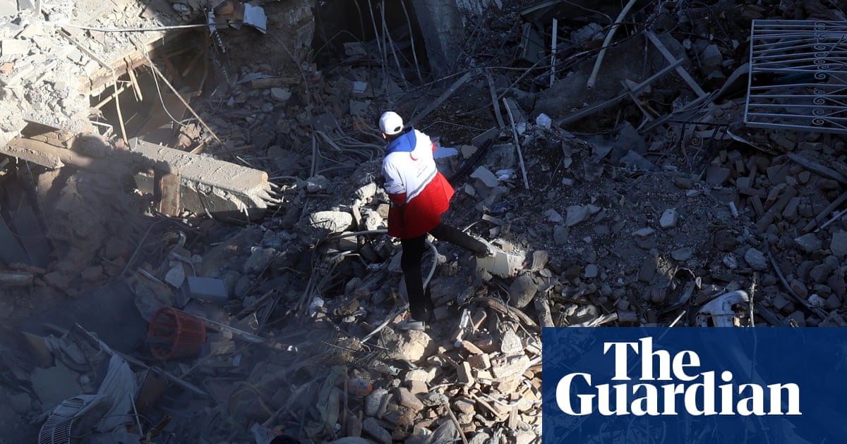 Retired military officers call Trump’s threats against Iran ‘likely war crimes’