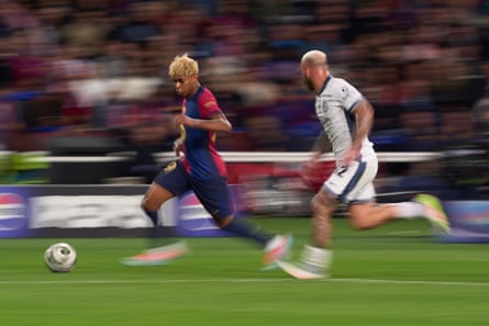 Lamine Yamal on the run for Barcelona against Inter