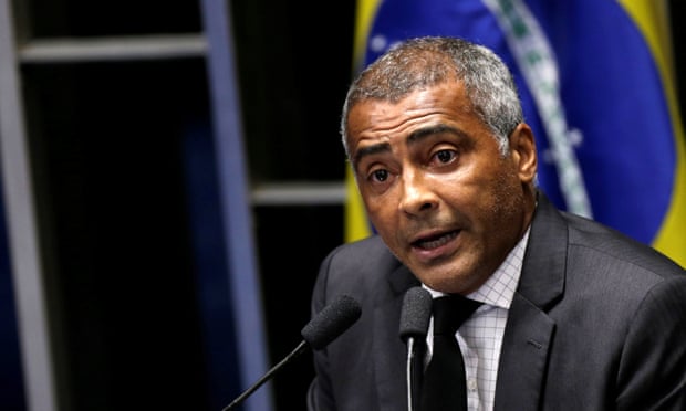 Romário speaks during the impeachment debate.