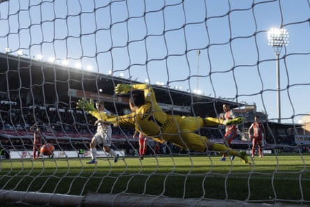 Napoli’s Rasmus Højlund puts his side ahead at Cremonese