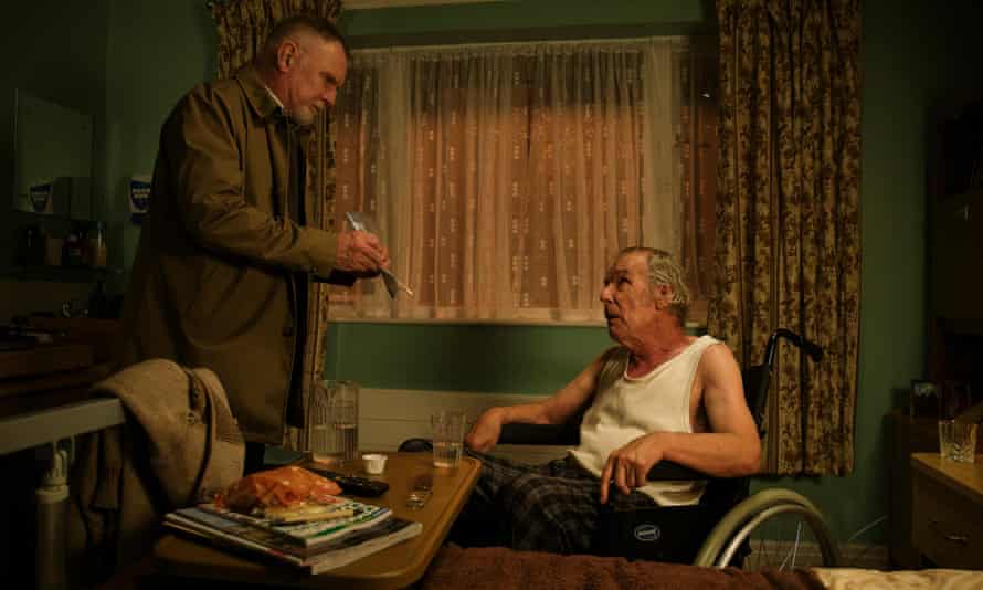 Bill Raggatt (Christopher Fairbank).