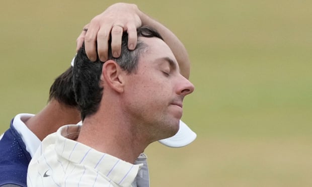 Depressed Rory McIlroy on the eighteenth hole.