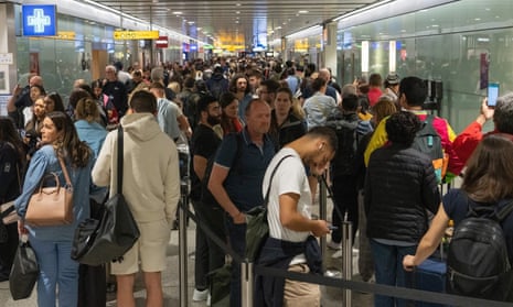 Heathrow Airport: London's Heathrow says airport travel chaos is easing, ET  TravelWorld