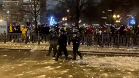Russia protests: police pelted with snowballs in Moscow – video 