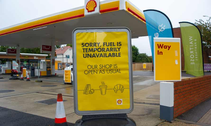 A Shell garage with sing saying no fuel