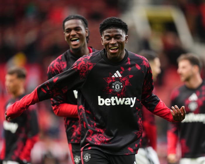 Manchester United v Tottenham: Premier League – live