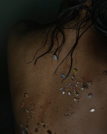 While narrative accounts concerning the stray sod vary, they generally describe occasions in which individuals are forced to navigate a landscape characterised by its sudden shift into unfamiliarity and strangeness. Landmarks are erased, inverted or otherwise replaced with new and unidentified features; impenetrable fogs, mists and coloured hazes descend and disorientate. Woods, walls and strange mountains suddenly loom, blocking all progress through the landscape. The scenery becomes entirely unrecognisable, indefinite and nameless as familiar reference points distort and slip away.