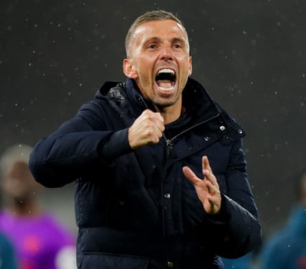 Gary O’Neil shouting on the touchline.