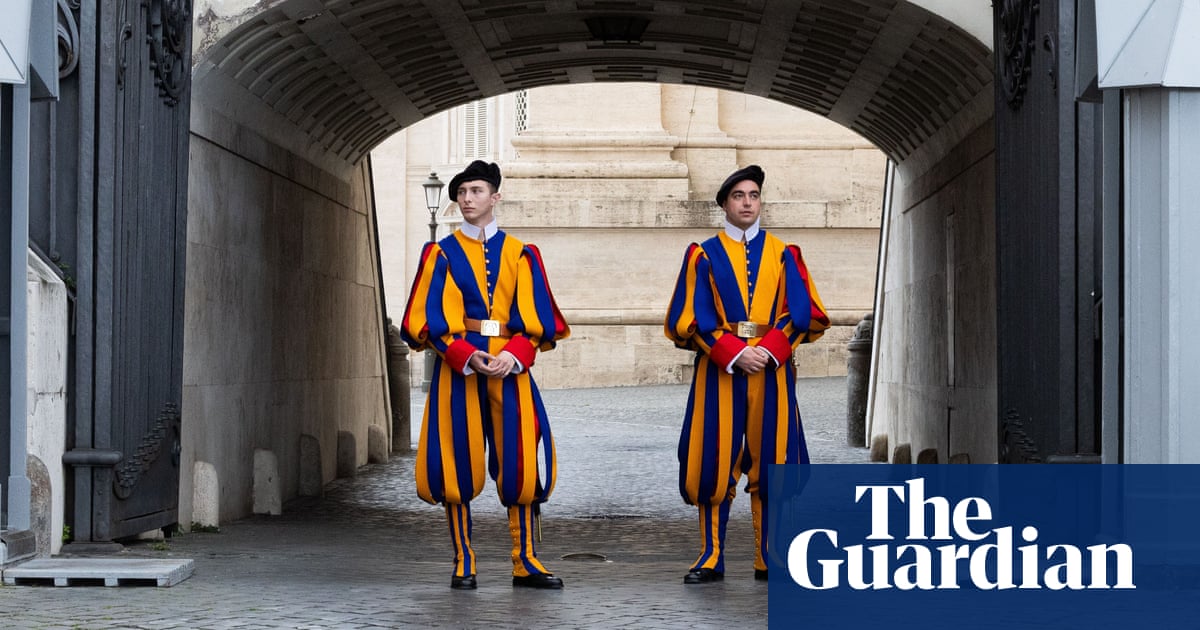 Who are the Swiss Guards watching over Pope Francis's lying in state?