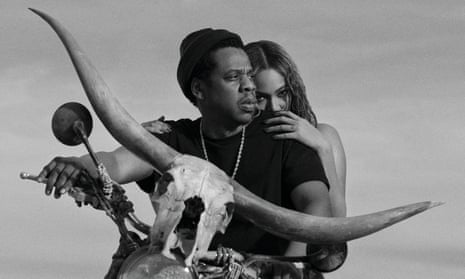 On the run ... Beyoncé and Jay-Z.