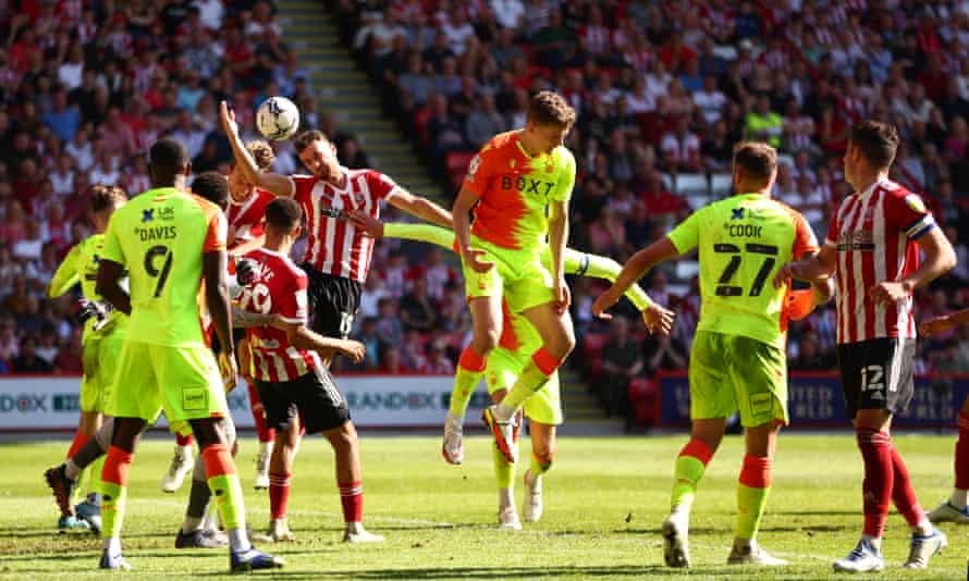 Jack Robinson’s header in stoppage time finds its way into the net via a touch from Sander Berge